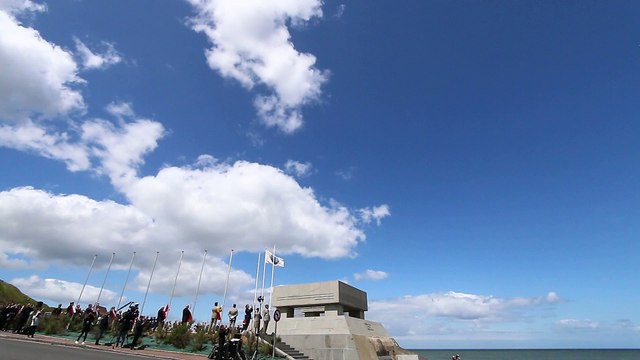 76e anniversaire du Débarquement. Survols de la Patrouille de France à Vierville-sur-Mer