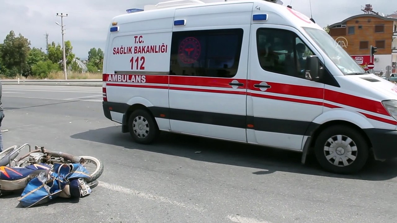 Otomobille çarpışan motosiklet sürücüsü yaralandı - ANTALYA