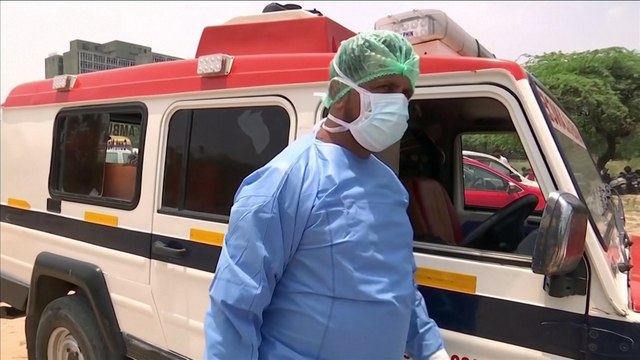 Indian taxi driver takes up driving ambulance amid coronavirus pandemic