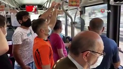 Metrobüs durağında sosyal mesafesiz bekleyiş dikkat çekti