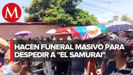 Pese a coronavirus, realizan funeral masivo para despedir a músico sonidero en Puebla