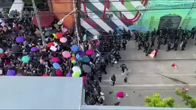 La Policía usa granadas aturdidoras para dispersar las protestas en Seattle