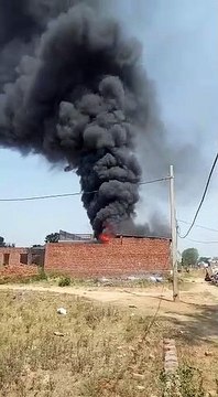 टायर फैक्ट्री में लगी भीषण आग, दमकल की 4 गाड़ियों ने पाया आग पर काबू