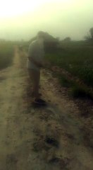 मुकदमा खत्म करने के लिए पुलिसकर्मी तमंचे से धमका रहा पीड़ित परिवार को