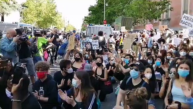 Miles de personas salen a la calle en España contra el racismo al grito de I can't breathe