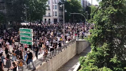 Concentración en Madrid en protesta por la muerte de George Floyd a gritos de "Donald Trump es un criminal"