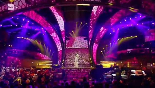 Elettra Lamborghini - Musica (E il resto scompare)