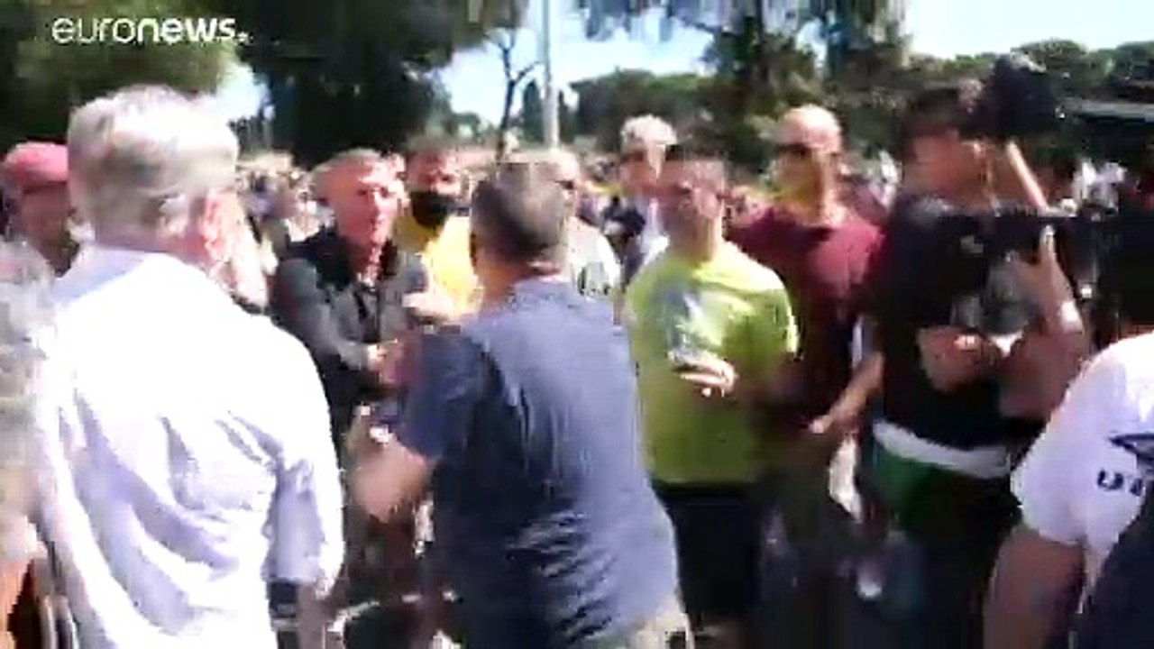 Rom: Neofaschisten und Fußball-Ultras protestieren gegen Corona-Regeln