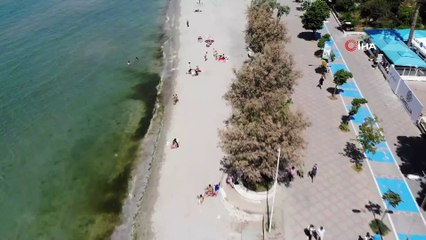 65 yaş üstü vatandaşlar Büyükçekmece’de plajda zaman geçirdi