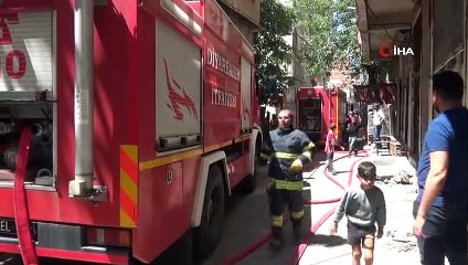 Marangoz atölyesinde yangın çıktı, bina tahliye edildi