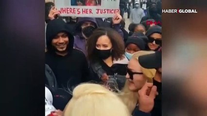 Koltuk değnekleriyle eyleme katıldı, "Adalet yoksa barış da yok" sloganları attı