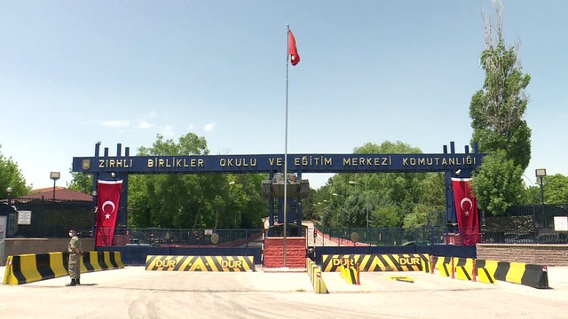 Başkente yeni celplerle gelen erler sıkı sağlık kontrolleriyle birliklerine alınıyor (2) - ANKARA