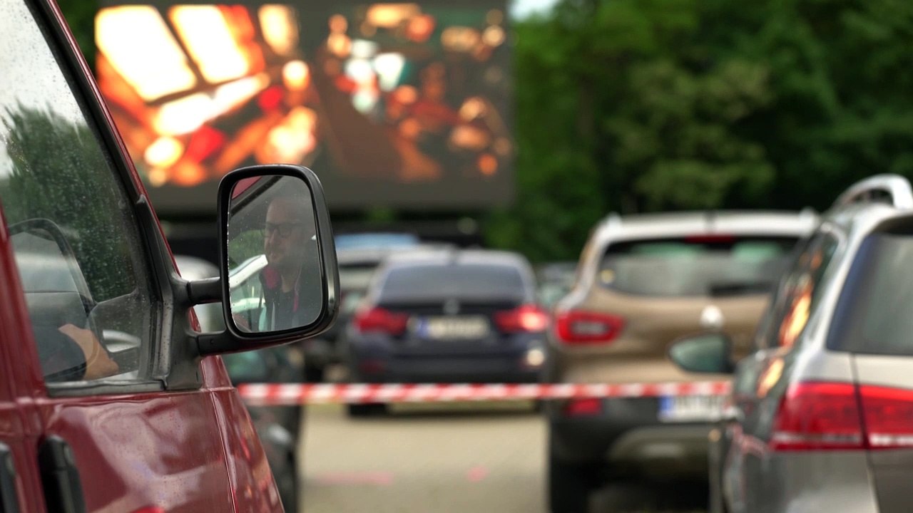 Autokino 'Carrona': Filmabend trotz Abstandsregeln in Berlin