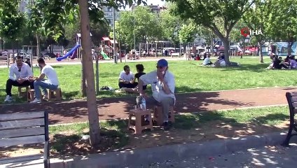 Bakırköy sahil doldu taştı, 65 yaş üstü vatandaşlar yasağın kalkmasını istedi