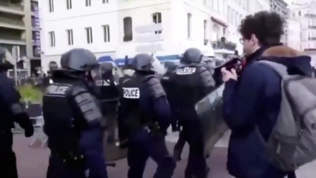 Policiers : il joue la musique impériale de Star Wars sur leur passage