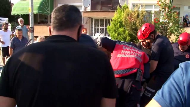 Otomobiller çarpıştı, araçta sıkışan sürücüyü itfaiye kurtardı