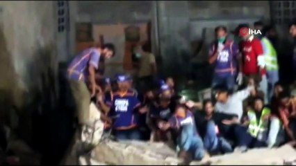 - Pakistan’da 5 katlı bina çöktü: 1 ölü, 10 yaralı