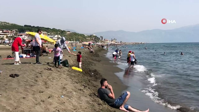 Çevlik plajı insan akınına uğradı
