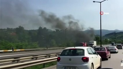 TEM otoyolunda araç alev alev yandı