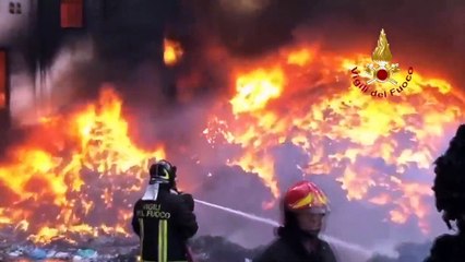 Incendio tra Palo e Bitonto: bruciano rifiuti in azienda specializzata