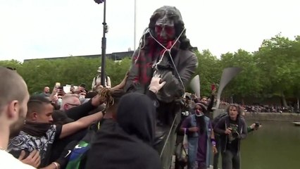 유럽 곳곳에서 반 인종차별 시위...17세기 노예상 동상 끌어내려 / YTN