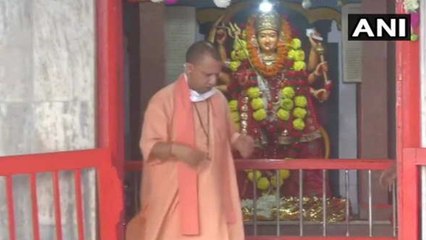 गोरखपुरः करीब 80 दिन बाद गोरखनाथ मंदिर का खुला पट, सीएम योगी ने की पूजा-अर्चना