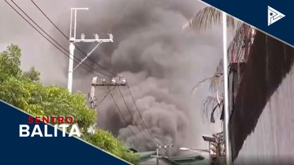 Ilang warehouses sa Malabon, ilang oras nang nasusunog