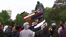 İngiltere heykelleri yıkıyor: Köle tacirinin ardından Churchill saldırıya uğradı