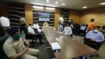 प्रदेश में कोरोना से सबसे ज्यादा प्रभावित इंदौर दौरे पर आए सीएम ने ली समीक्षा बैठक