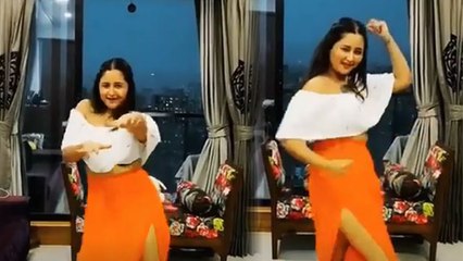 Rashami Desai’s graceful moves on Kamariya will win your heart, Watch Video  | FilmiBeat