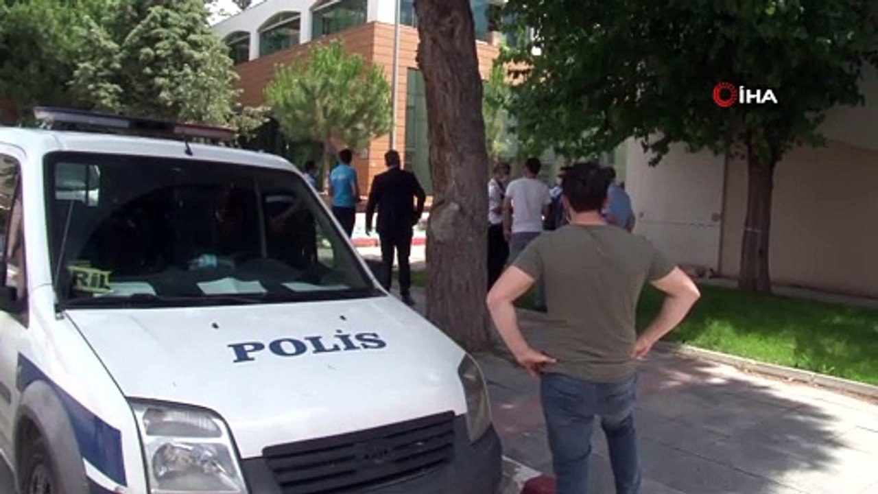 Üniversite yemekhanesi çatısından düşen işçi hayatını kaybetti