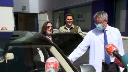 Malú y Rivera abandonan el hospital tras el nacimiento de Lucía