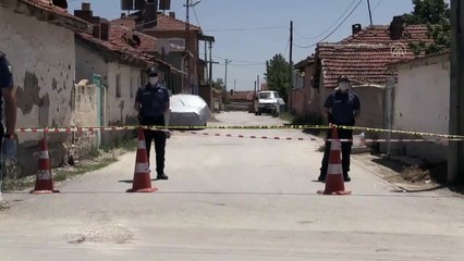 Test sonucunu beklemeden parti yaptı, sokak karantinada