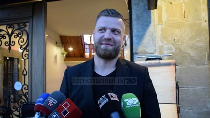 Rikthehen për publikun artistët e Korçës