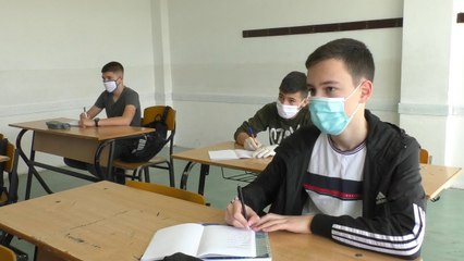 Nxënësit e klasave të nënta rifillojnë mësimin-Lajme