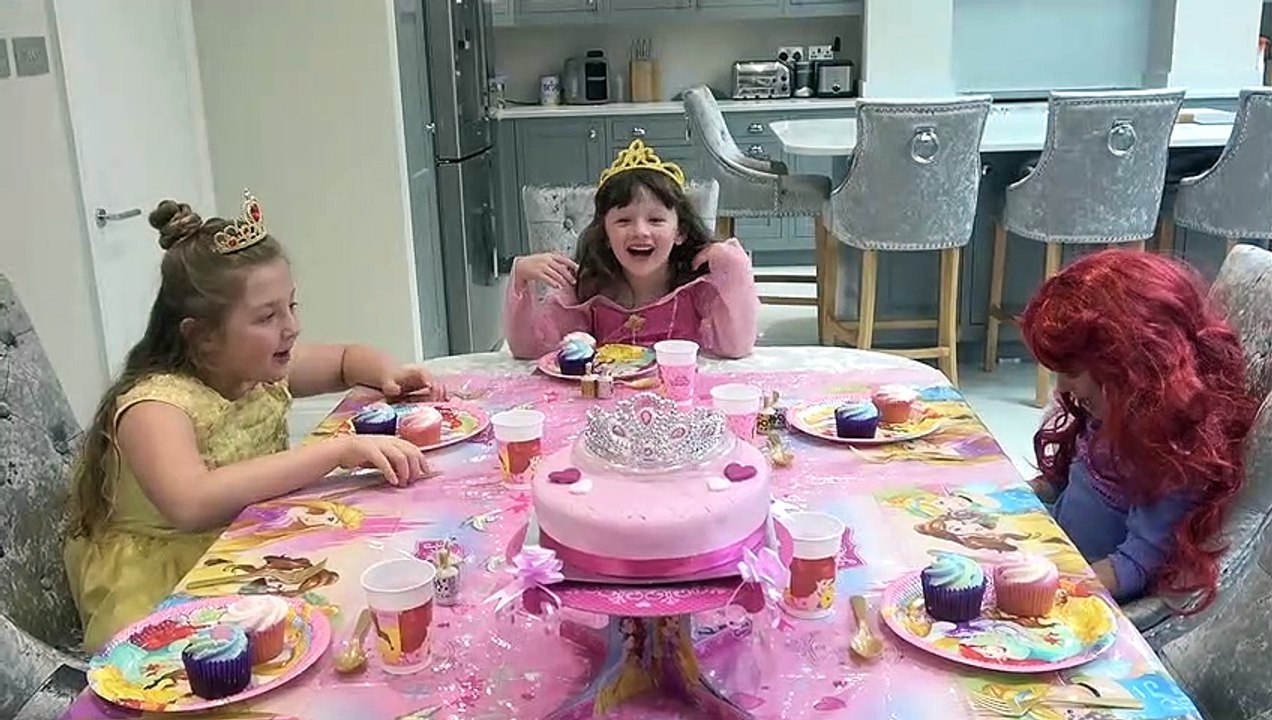 Sophia, Isabella  e Alice Brincando de Tinkerbell a Fada Mágica o Melhor de  Tinkerbell Disney Princesas