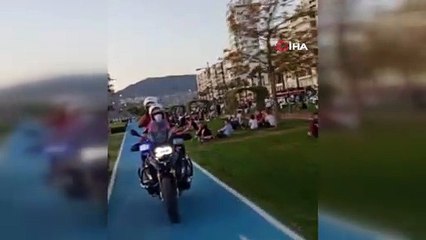 İzmir polisinden, sosyal mesafe ve maske için yoğun mesai