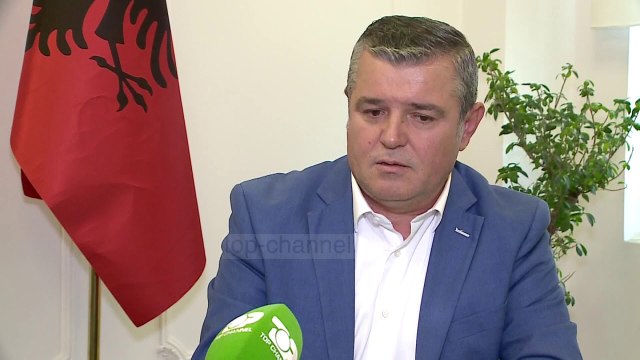 Me maskë në autobus/ Nga 15 qershori rikthehet transporti publik, jo me kapacitet të plotë