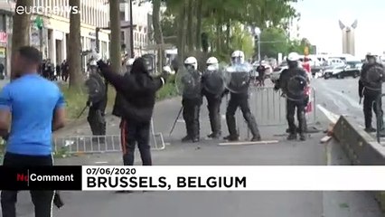 Télécharger la video: Manifestação contra racismo degenera em confrontos em Bruxelas