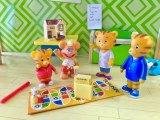 DANIEL TIGER Toys Plays Miniature Pictionary with Fozzie Bear