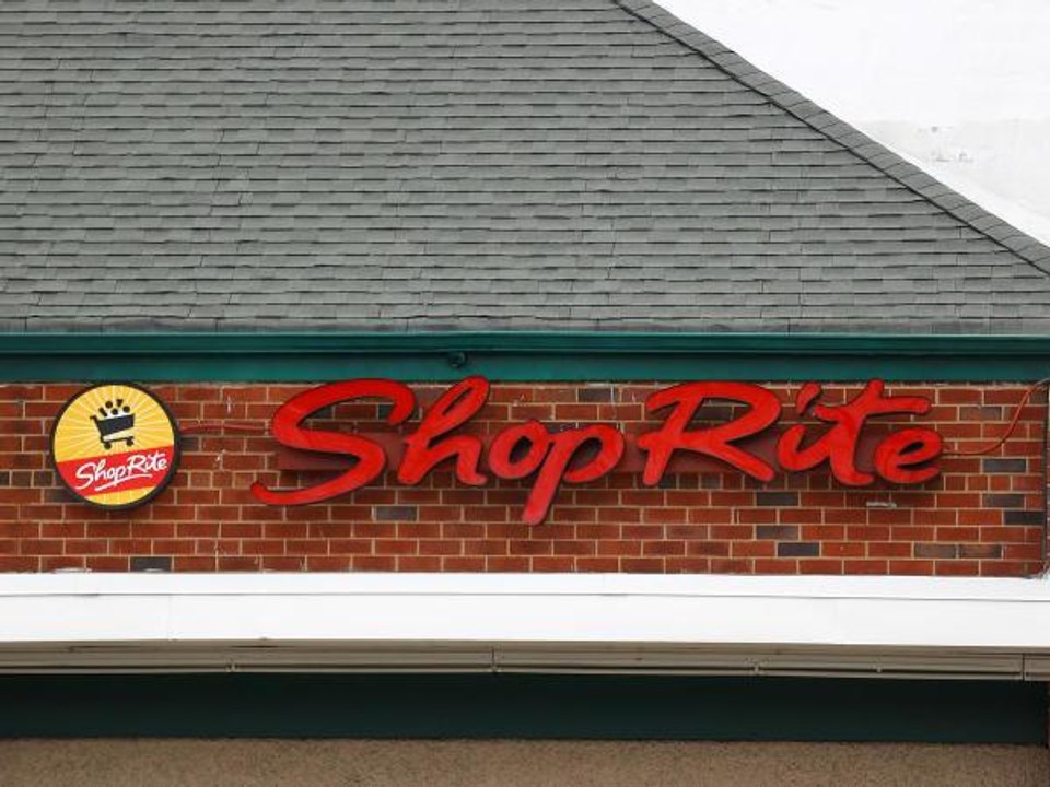 Looted Local Grocery Store Donates Fresh Food to Neighbors In Need Amid Protests