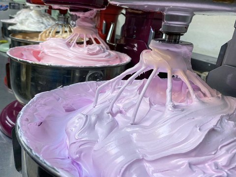 COOKIE DOUGH WHIP! Edible marshmallow spread at Toasted Mallow - ABC15 Digital