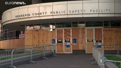 Δίκη Φλόιντ: Εγγύηση - μαμούθ για τον κατηγορούμενο αστυνομικό