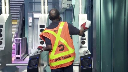 Nueva York comienza a reabrir lentamente pero OMS alerta que virus empeora en el mundo