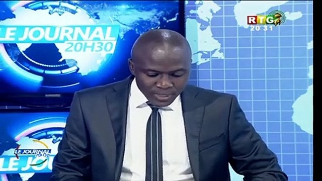 Le président français Emmanuel Macron rend hommage à la légende Mory Kanté