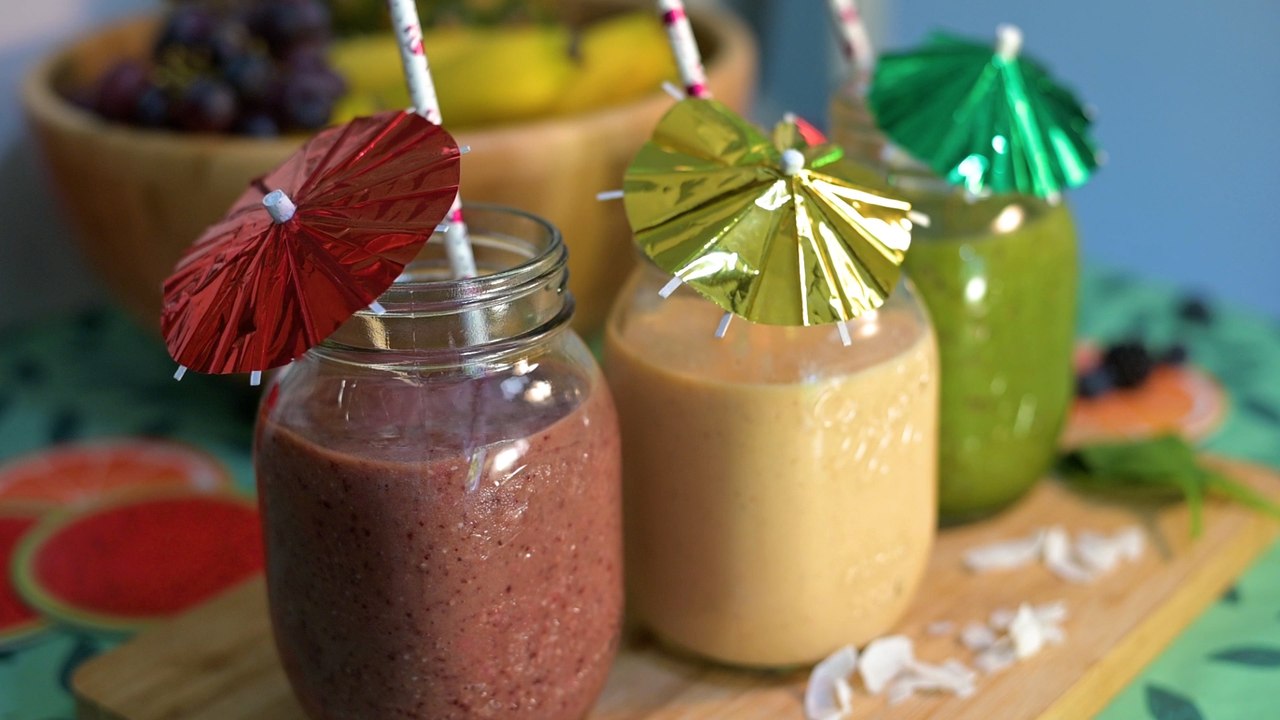 Mit einem superfruit-smoothie fit durch den tag
