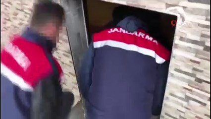 Jandarma’dan kaçak sigara fabrikasına operasyon...150 bin sigara 200 kilo tütün ele geçirildi