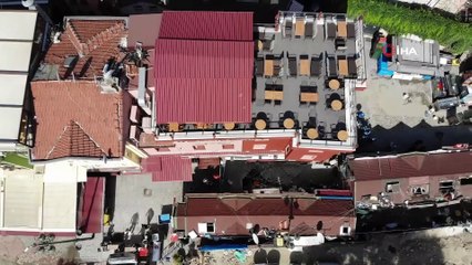 Kumpircilerin bulunduğu sokakta çöken yol görüntülendi