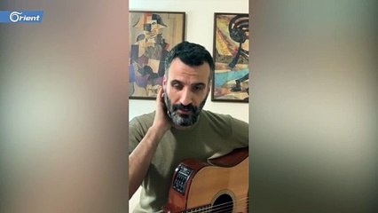 "حانن للحرية حانن"... فنان تركي يغني للساروت بالذكرى الأولى لرحيله