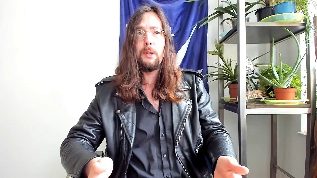 Far Left Has-been Tom Arnold Glorifies Violence, is Not Censored by Twitter